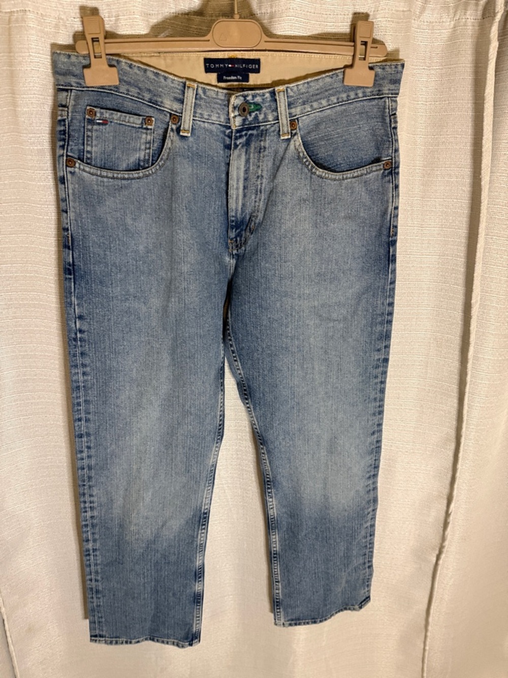 Tommy Hilfiger Men’s Light Wash Straight Jeans